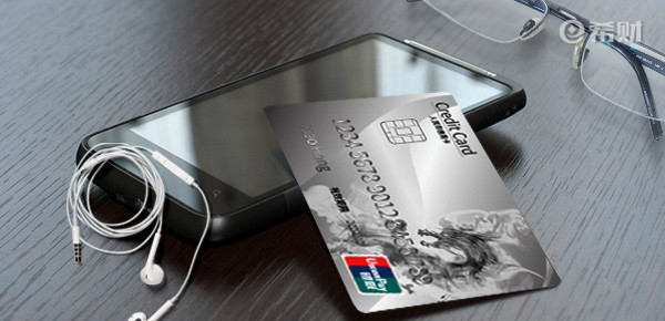 信用卡-手机+卡.jpg
